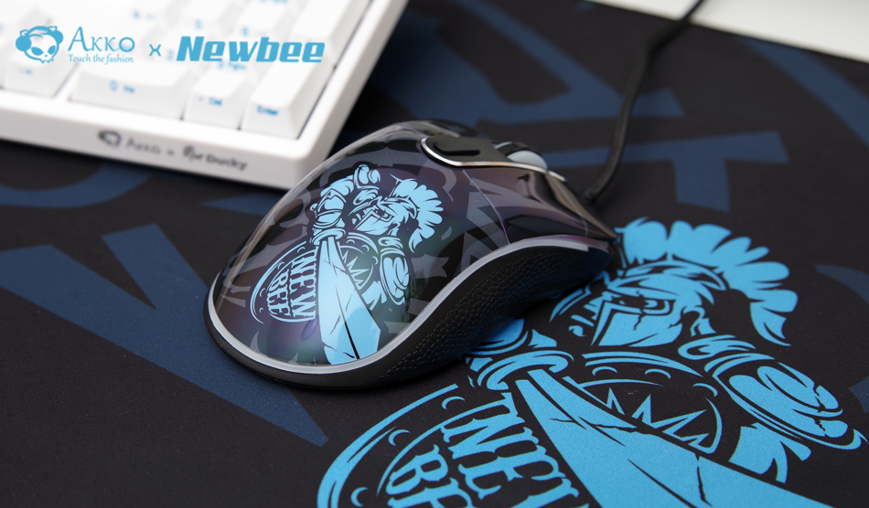 Akko发布Newbee战队限定版复古猫游戏鼠标